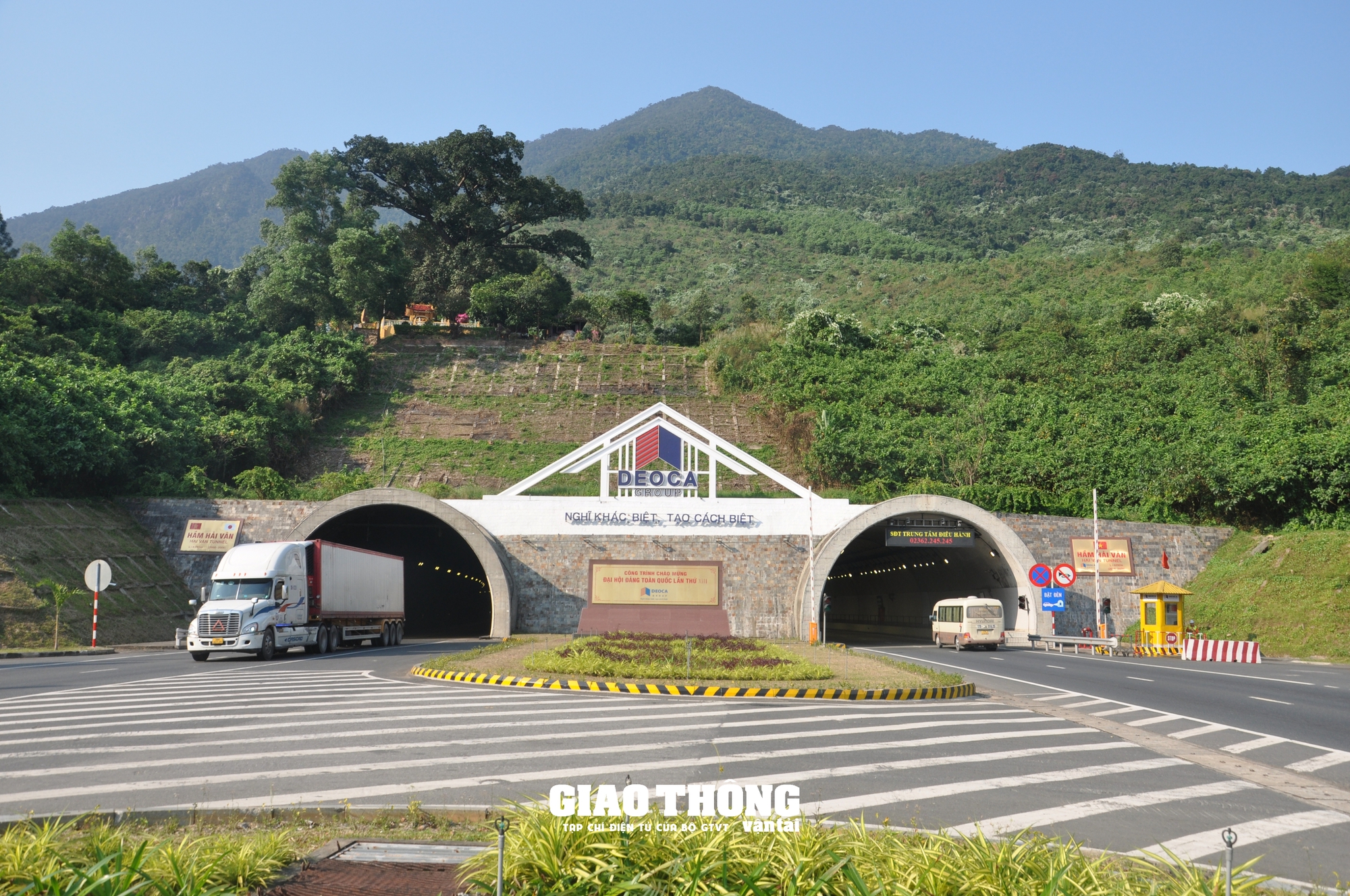 Mô tô, xe máy chạy bất chấp qua hầm Hải Vân, gây mất ATGT, hiểm họa TNGT- Ảnh 2.