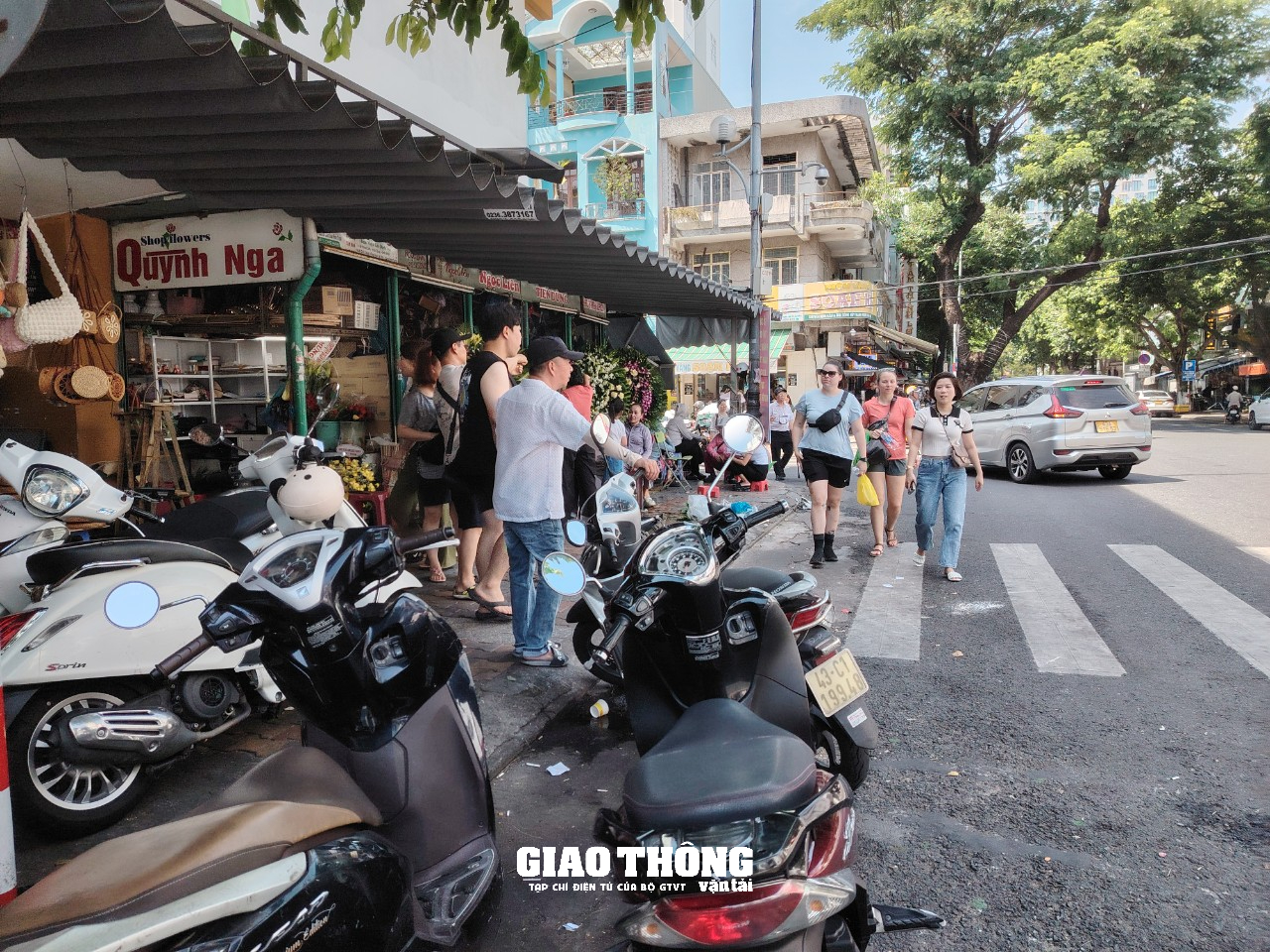 Đà Nẵng lập lại trật tự ATGT khu vực chợ Hàn: Hiệu quả từ các biện pháp phân luồng, cấm đỗ xe- Ảnh 3. Đà Nẵng lập lại trật tự ATGT khu vực chợ Hàn: Hiệu quả từ các biện pháp phân luồng, cấm đỗ xe- Ảnh 3.