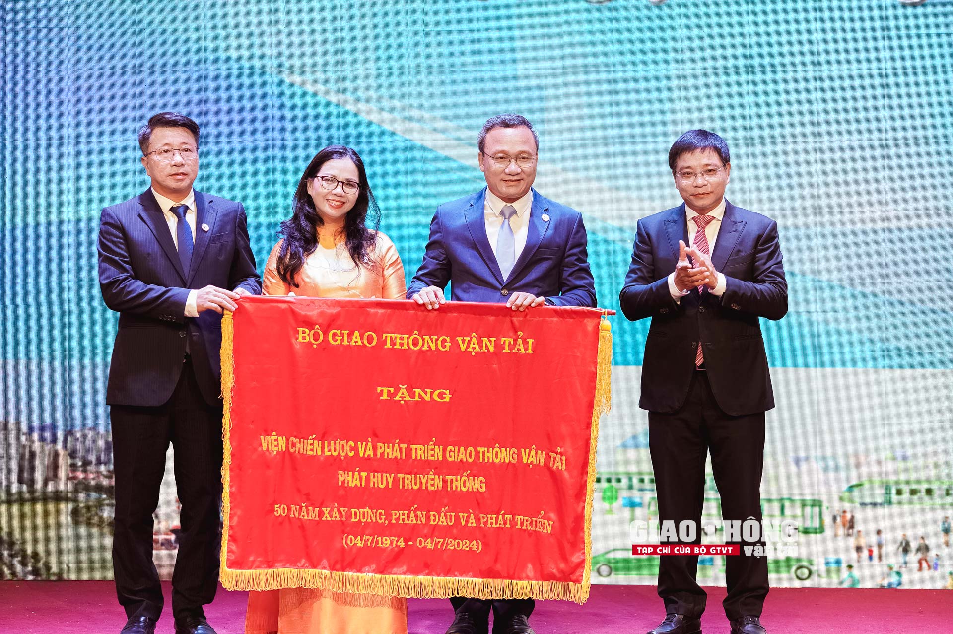 Nửa thế kỷ kiến tạo chiến lược phát triển giao thông- Ảnh 1. Nửa thế kỷ kiến tạo chiến lược phát triển giao thông- Ảnh 1.