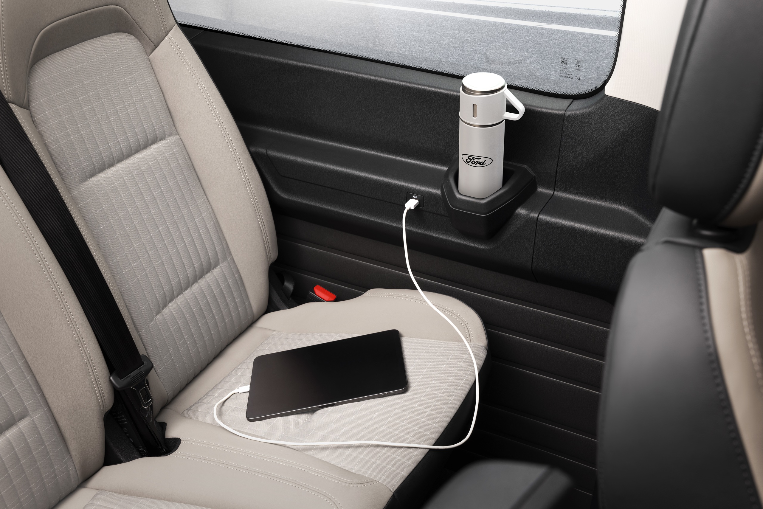 Ford Transit 2024 ra mắt thị trường Việt Nam, giá bán từ 905 triệu đồng- Ảnh 6.