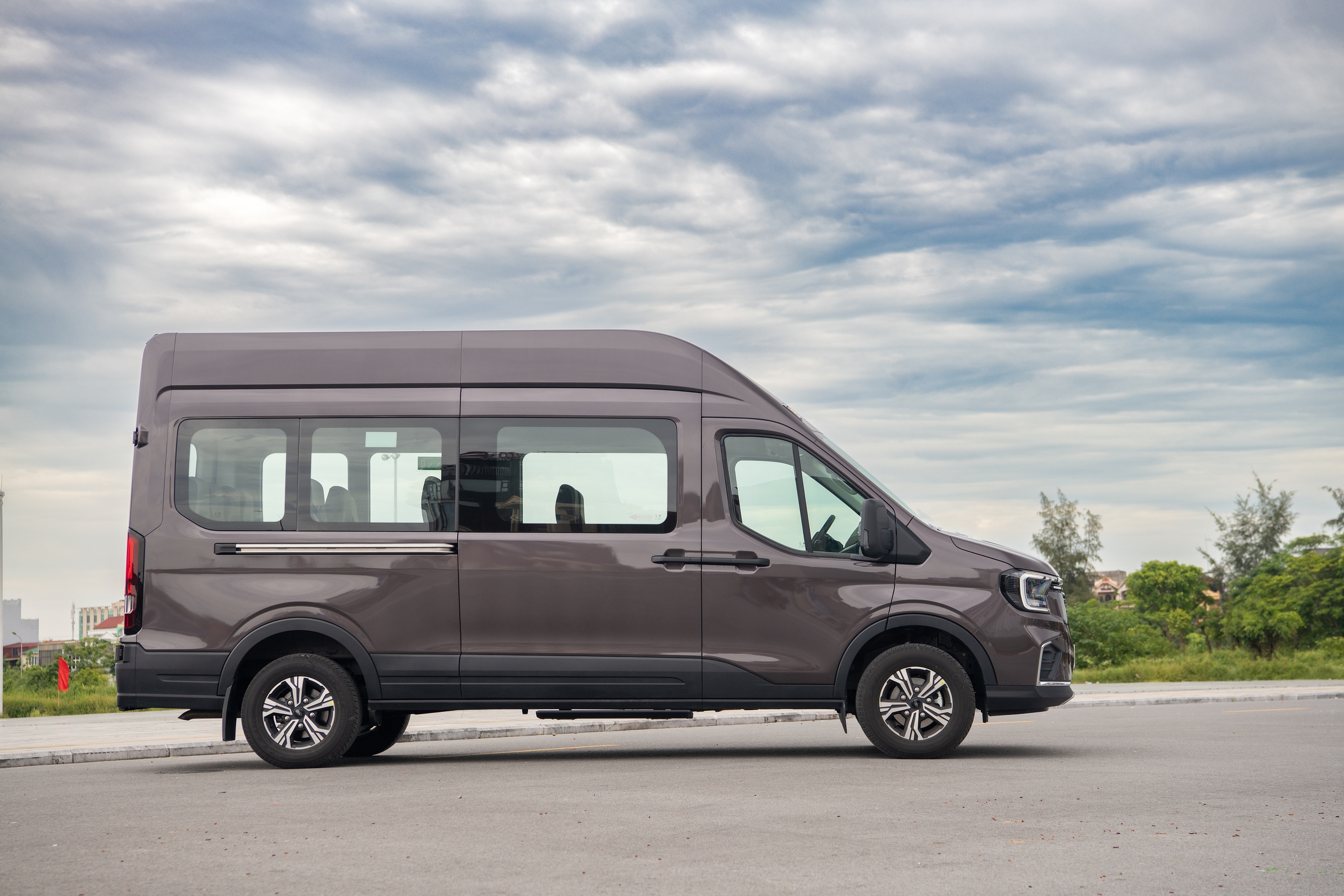 Ford Transit 2024 ra mắt thị trường Việt Nam, giá bán từ 905 triệu đồng- Ảnh 8.