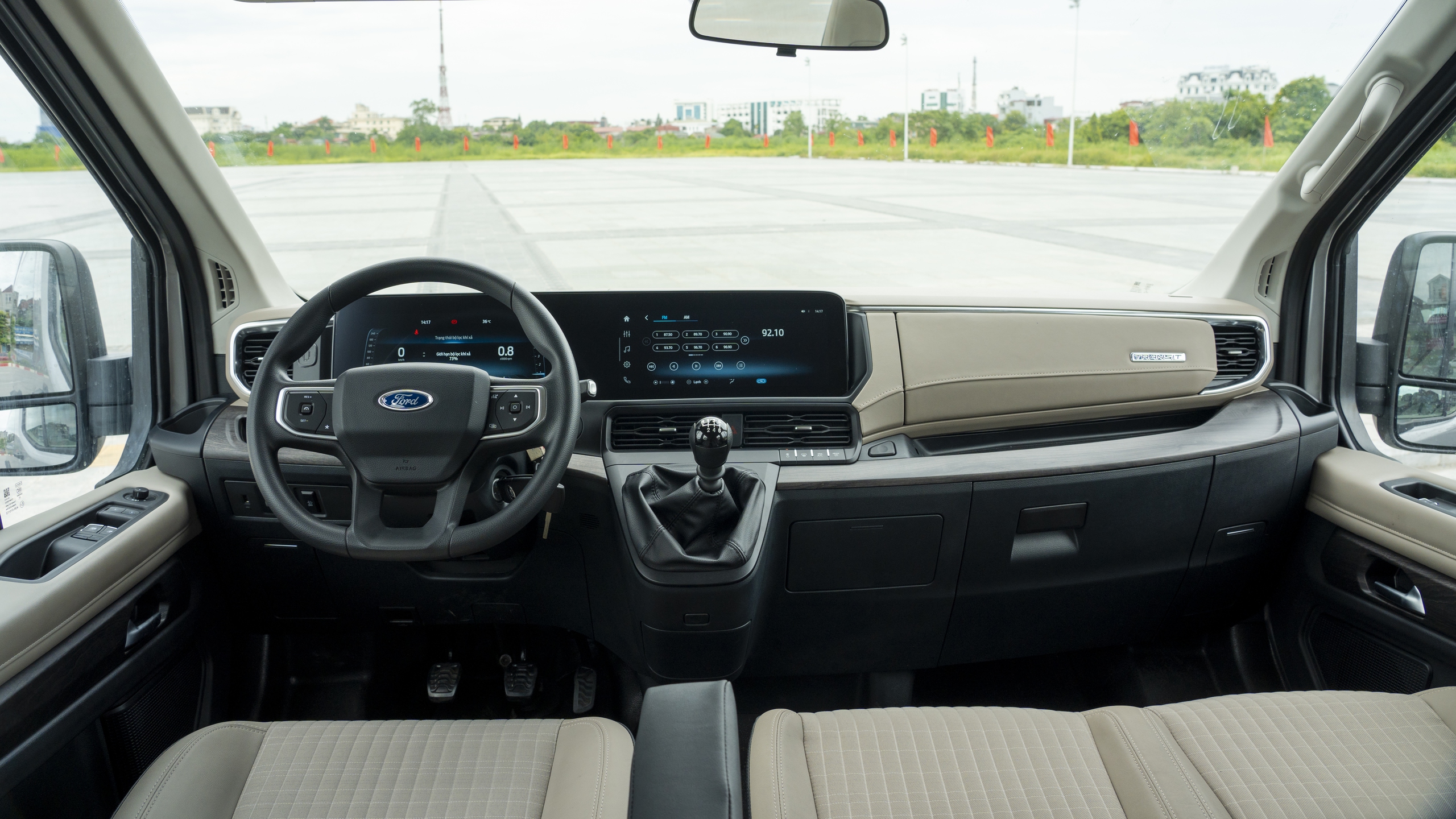 Ford Transit 2024 ra mắt thị trường Việt Nam, giá bán từ 905 triệu đồng- Ảnh 3.