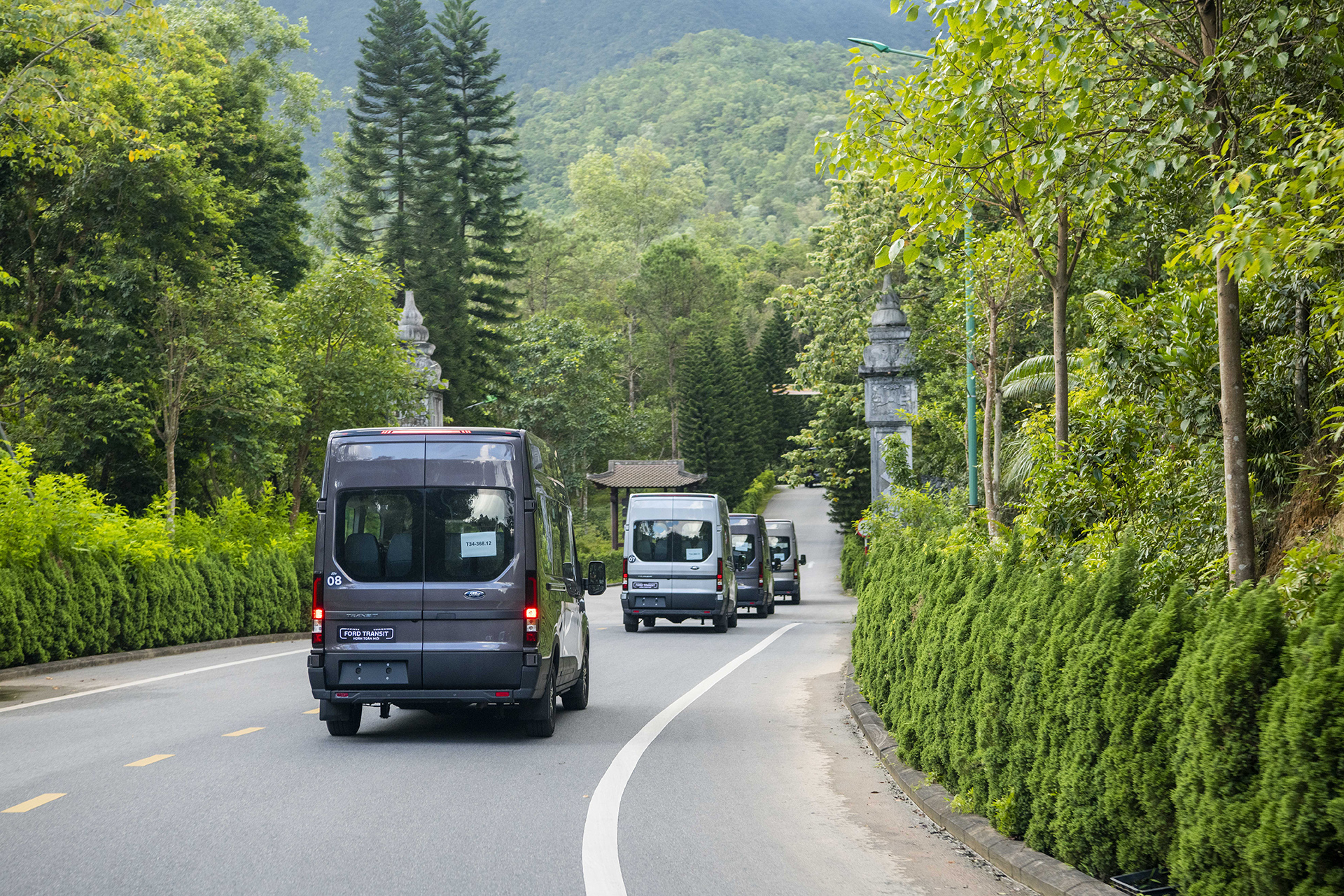 Ford Transit 2024 sở hữu hàng loạt ưu thế trong phân khúc xe chở khách hạng nhẹ tại thị trường ô tô Việt Nam.