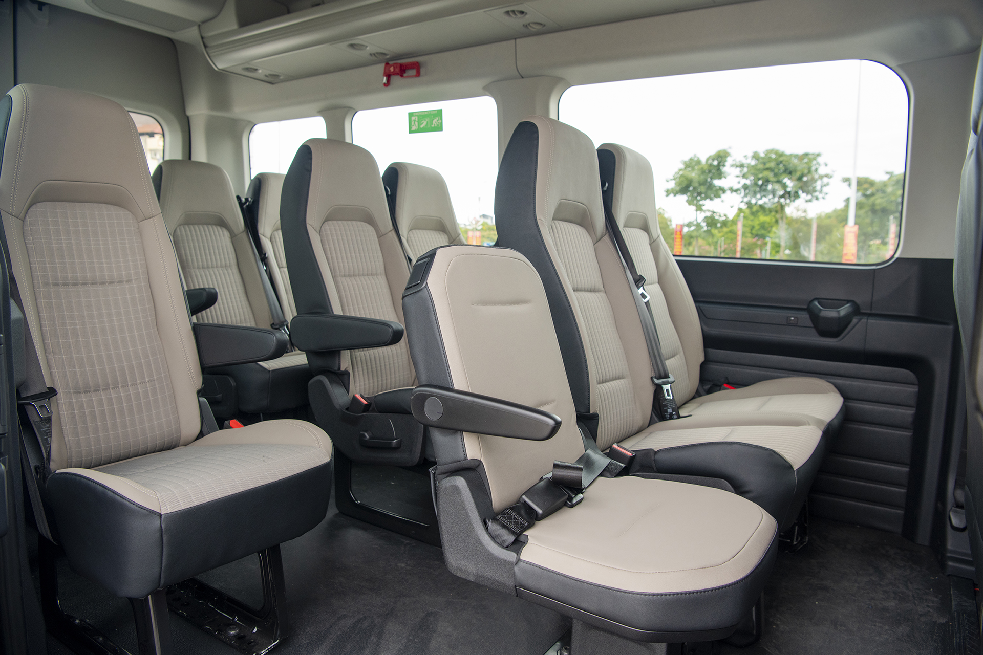 Khoảng cách giữa các hàng ghế được mở rộng thêm 10% so với thế hệ trước, qua đó tăng sự thoải mái cho hành khách.