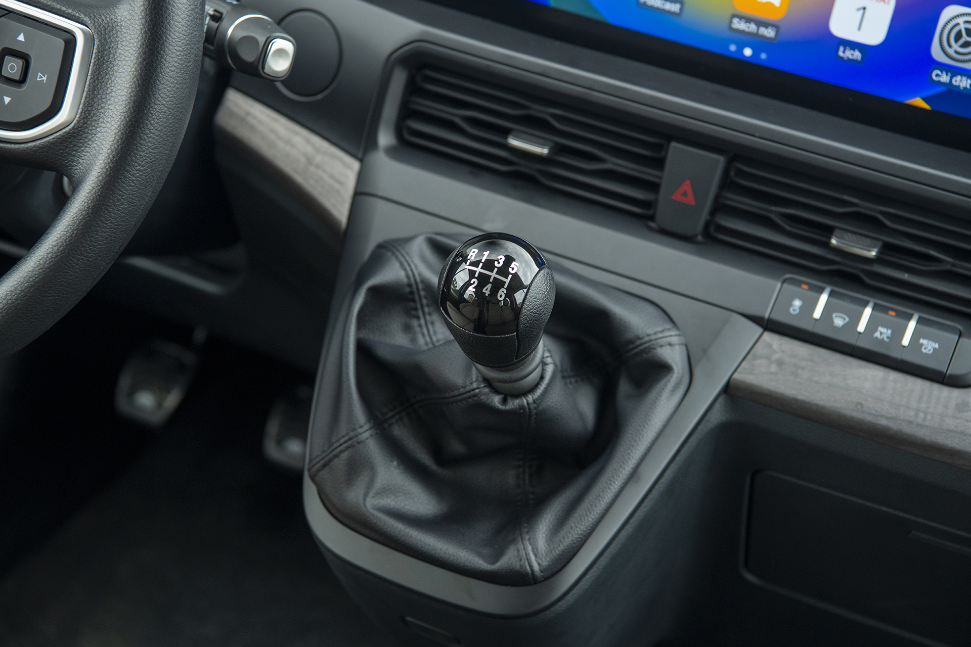 Xe trang bị hộp số sàn 6 cấp thay cho hộp số 5 cấp ở thế hệ trước.