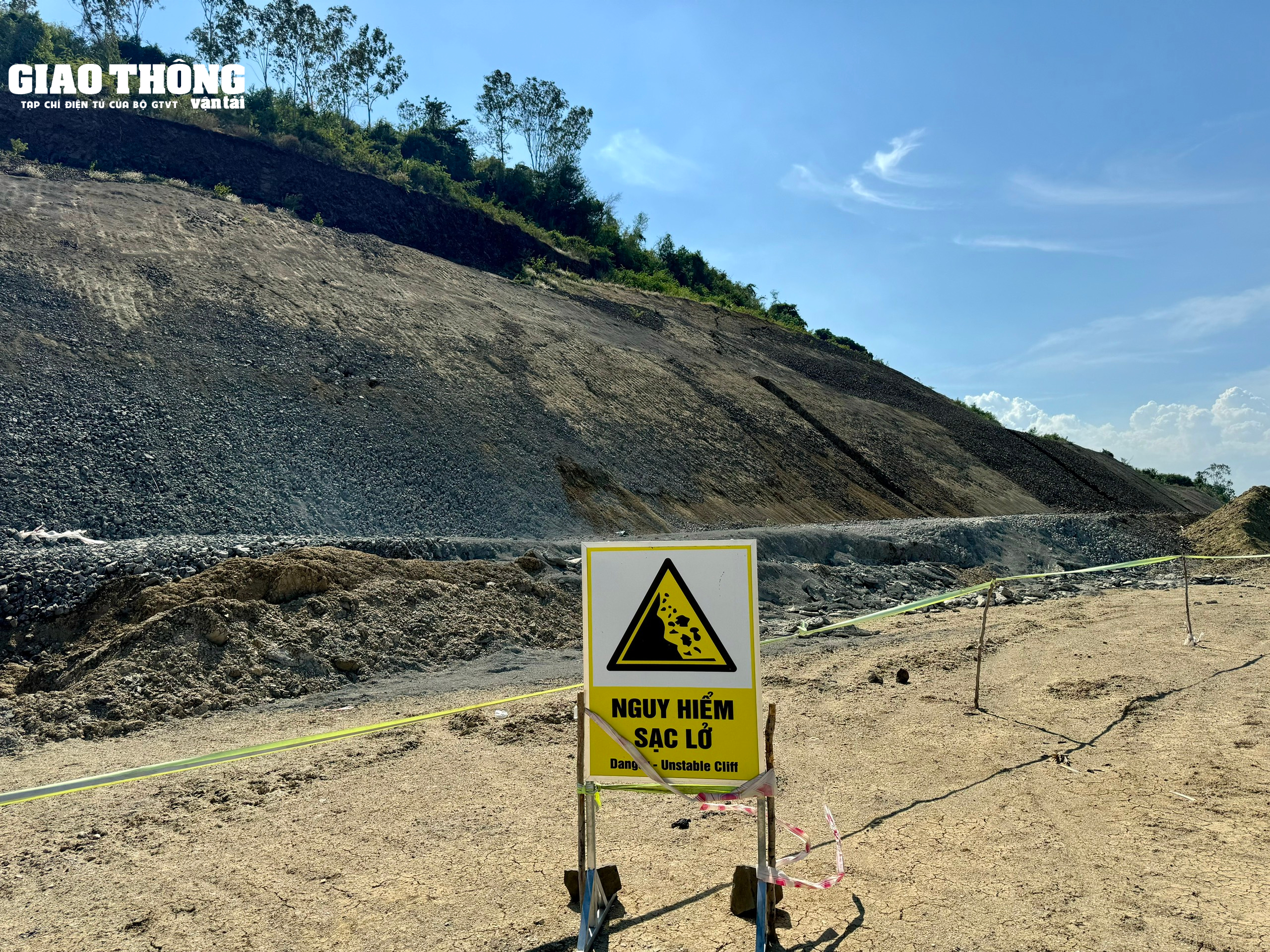 Di dời đường điện trong tháng 8 để đẩy nhanh cao tốc Chí Thạnh - Vân Phong- Ảnh 2. Di dời đường điện trong tháng 8 để đẩy nhanh cao tốc Chí Thạnh - Vân Phong- Ảnh 2.