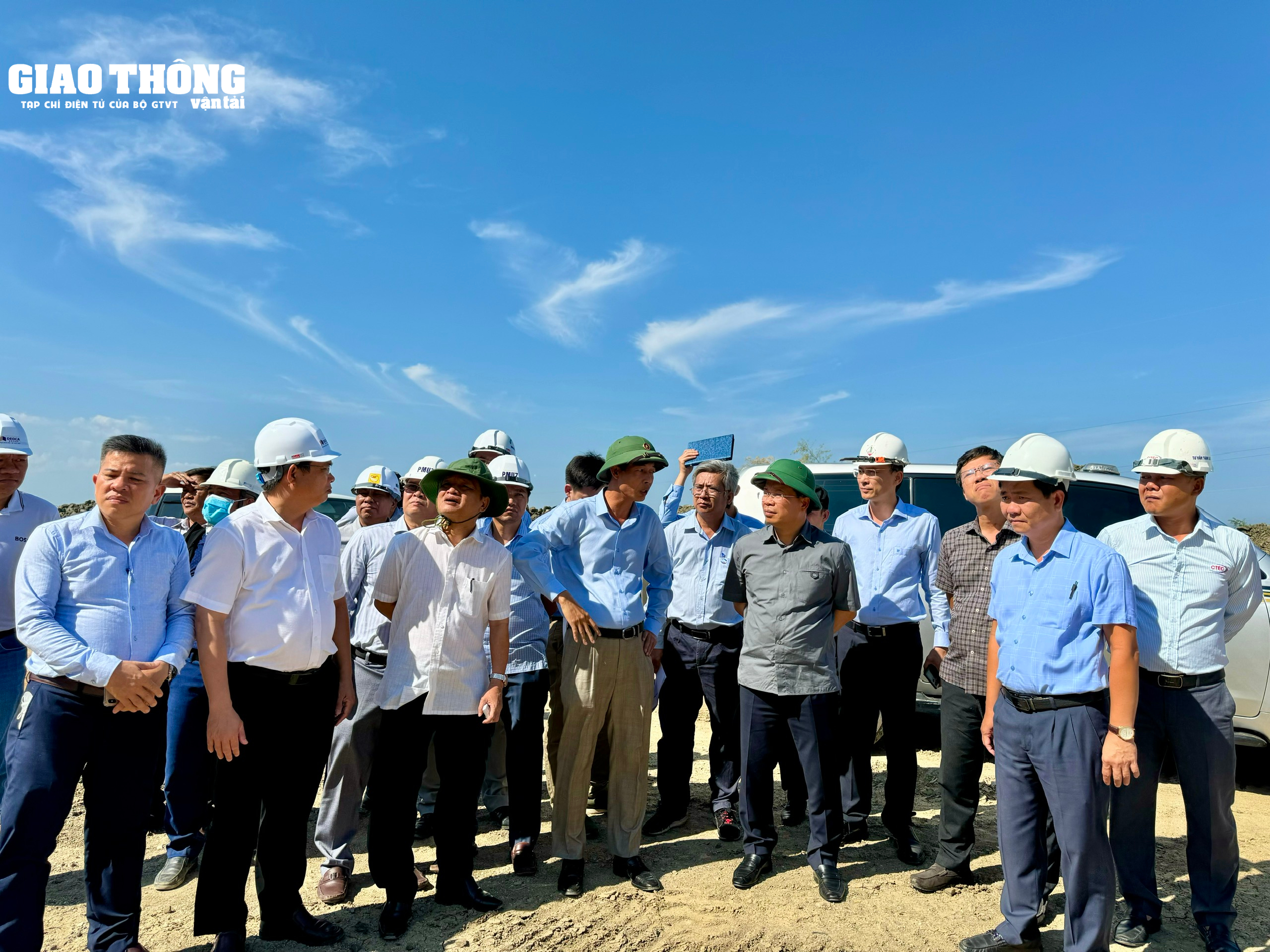 Di dời đường điện trong tháng 8 để đẩy nhanh cao tốc Chí Thạnh - Vân Phong- Ảnh 6. Di dời đường điện trong tháng 8 để đẩy nhanh cao tốc Chí Thạnh - Vân Phong- Ảnh 6.