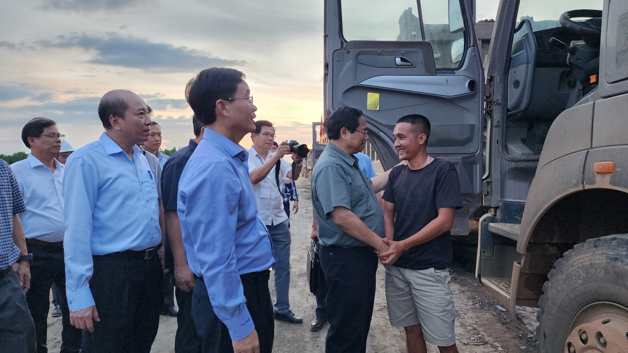 Thủ tướng Chính phủ thị sát công trình dự án cao tốc Khánh Hòa - Buôn Ma Thuột- Ảnh 3. Thủ tướng Chính phủ thị sát công trình dự án cao tốc Khánh Hòa - Buôn Ma Thuột- Ảnh 3.