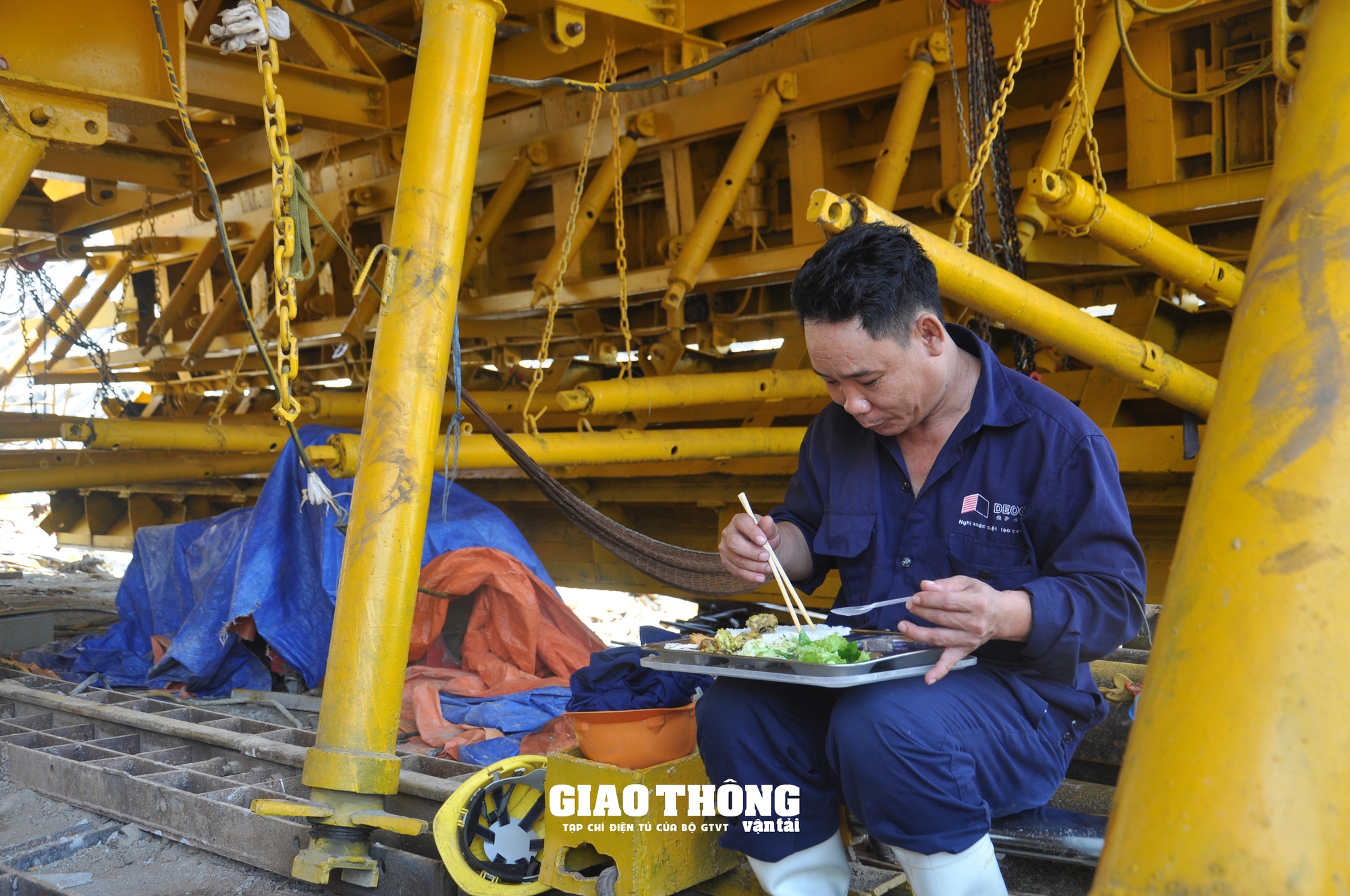 Chong đèn ngày đêm, tăng tốc thi công hầm dài nhất dự án cao tốc Bắc-Nam- Ảnh 6.