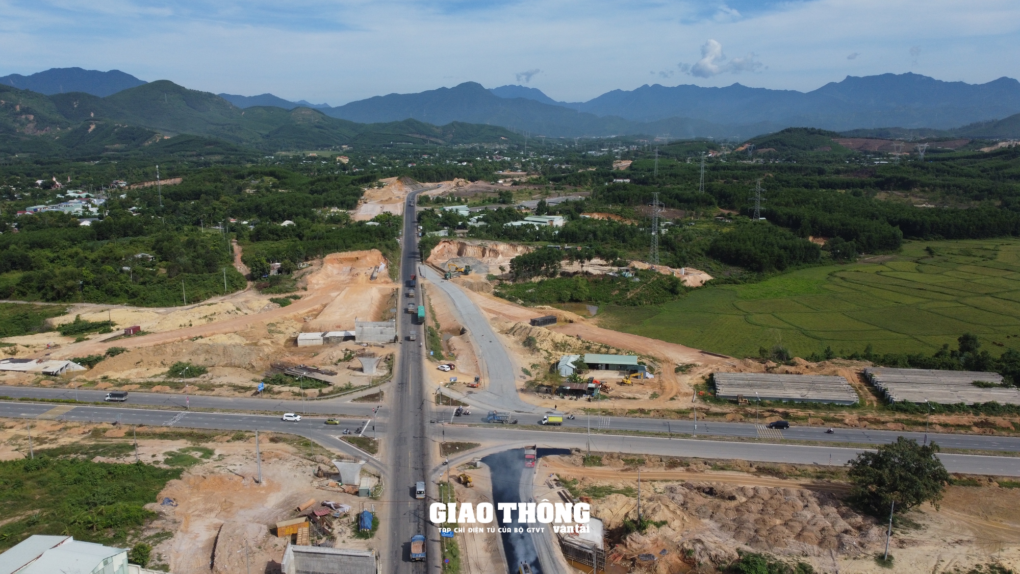 Vướng mặt bằng, thiếu vật liệu, nhà thầu thi công cao tốc Hòa Liên - Túy Loan gặp khó- Ảnh 9.