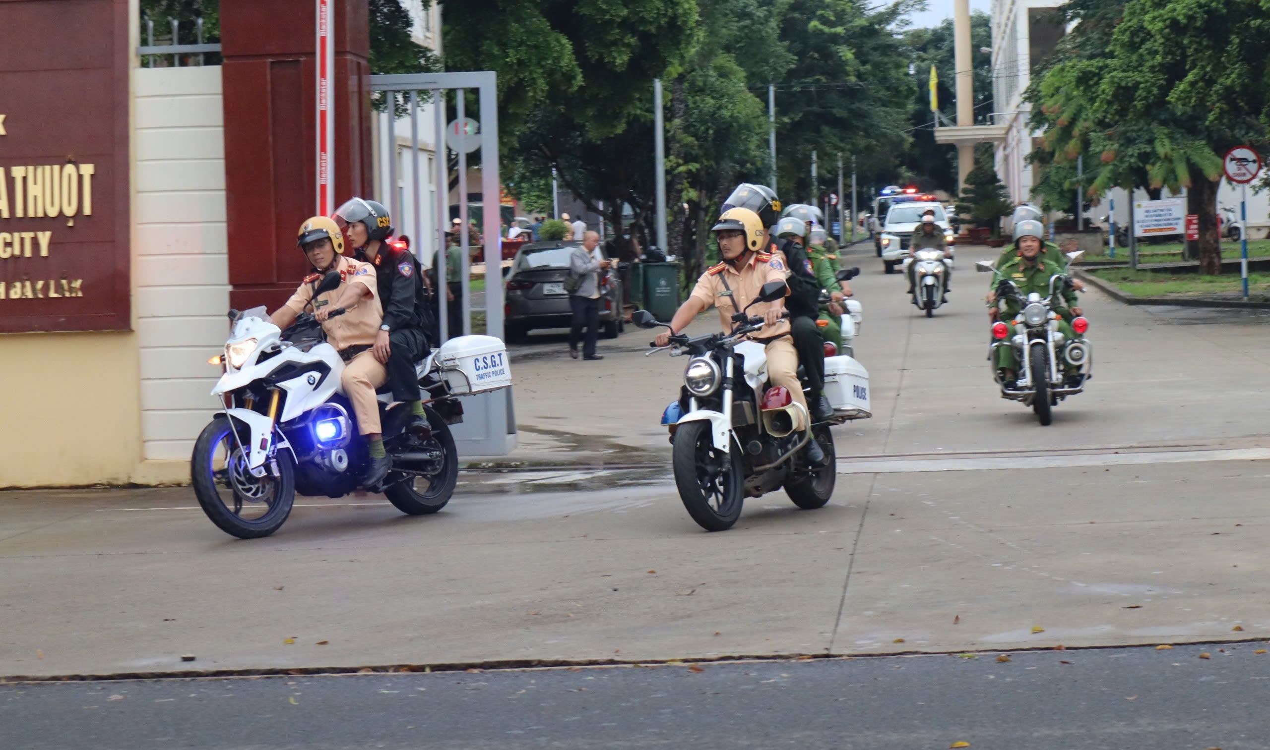 Công an TP. Buôn Ma Thuột ra quân đảm bảo trật tự ATGT với tinh thần 