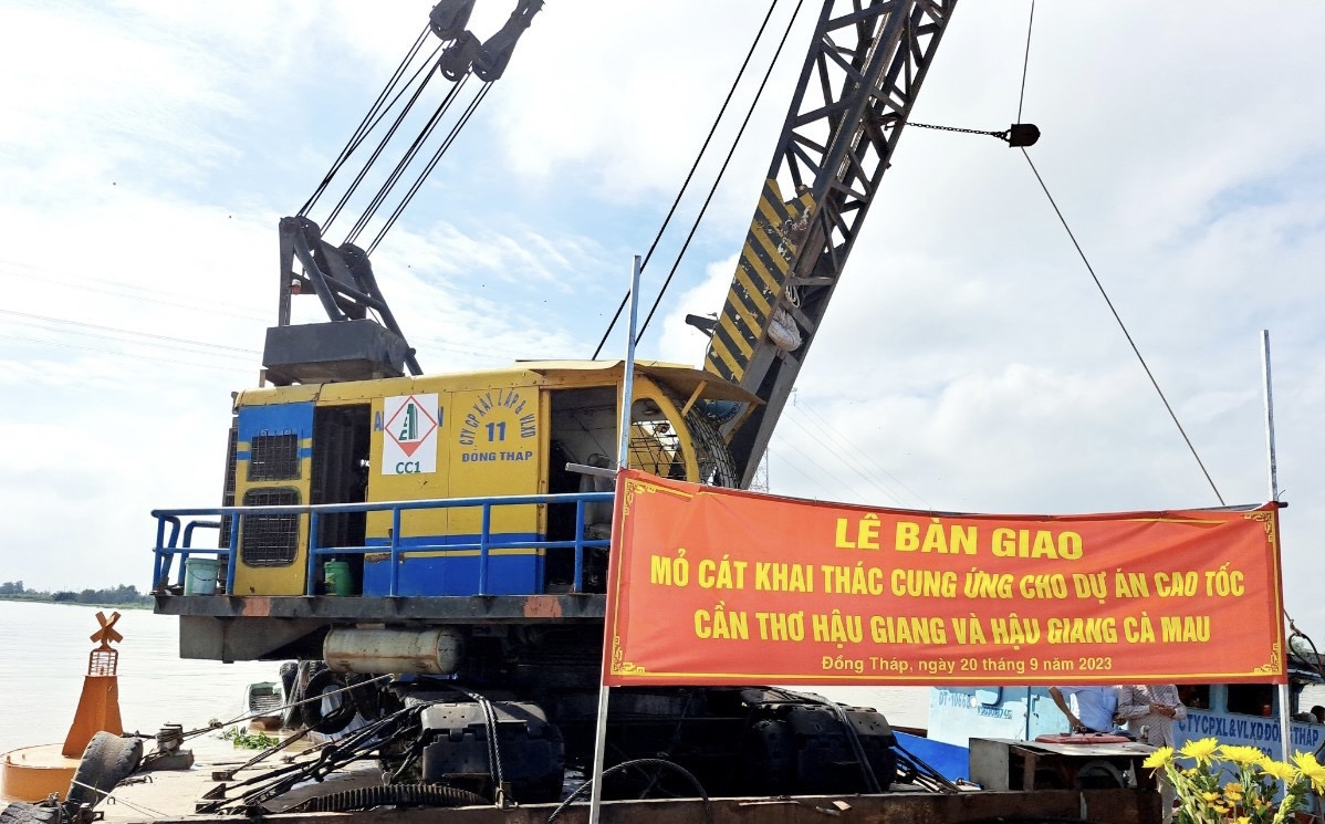 Để cát biển về đến được công trường- Ảnh 3. Để cát biển về đến công trường - Kỳ 1: Gỡ khó chính sách, tiên phong giao mỏ cho nhà thầu - Ảnh 3.