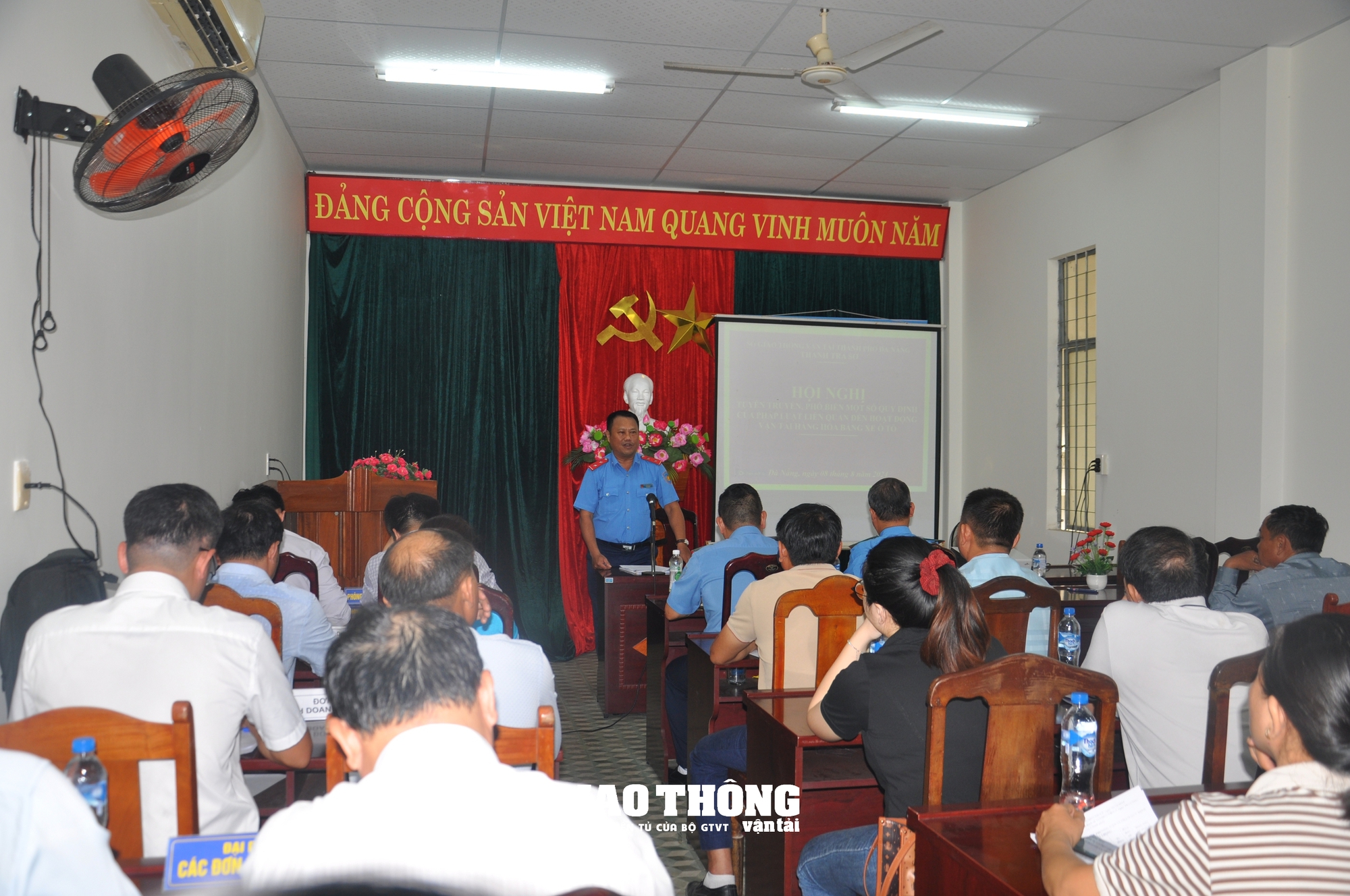 Đà Nẵng: Thanh tra giao thông trao