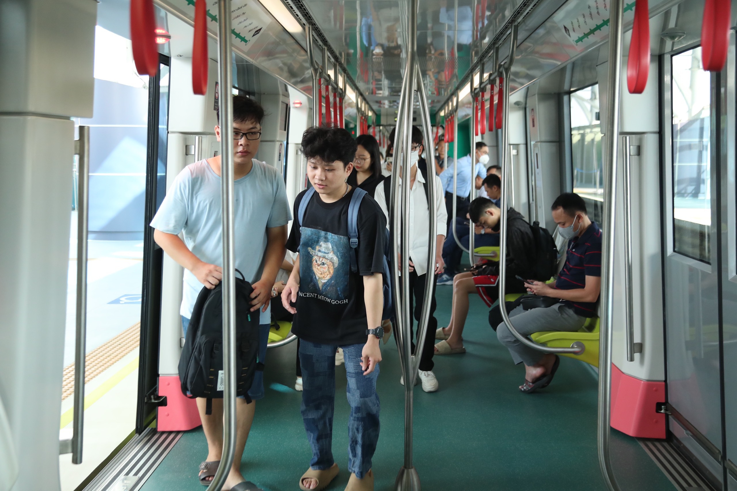 Chính thức vận hành thương mại 8,5 km trên cao tuyến đường sắt Nhổn - ga Hà Nội - Ảnh 5.