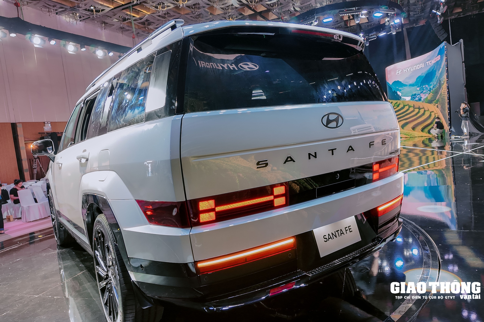 Giá xe Hyundai Santa Fe lăn bánh tháng 2/2025: Giảm sốc cả trăm triệu đồng tại đại lý- Ảnh 3.