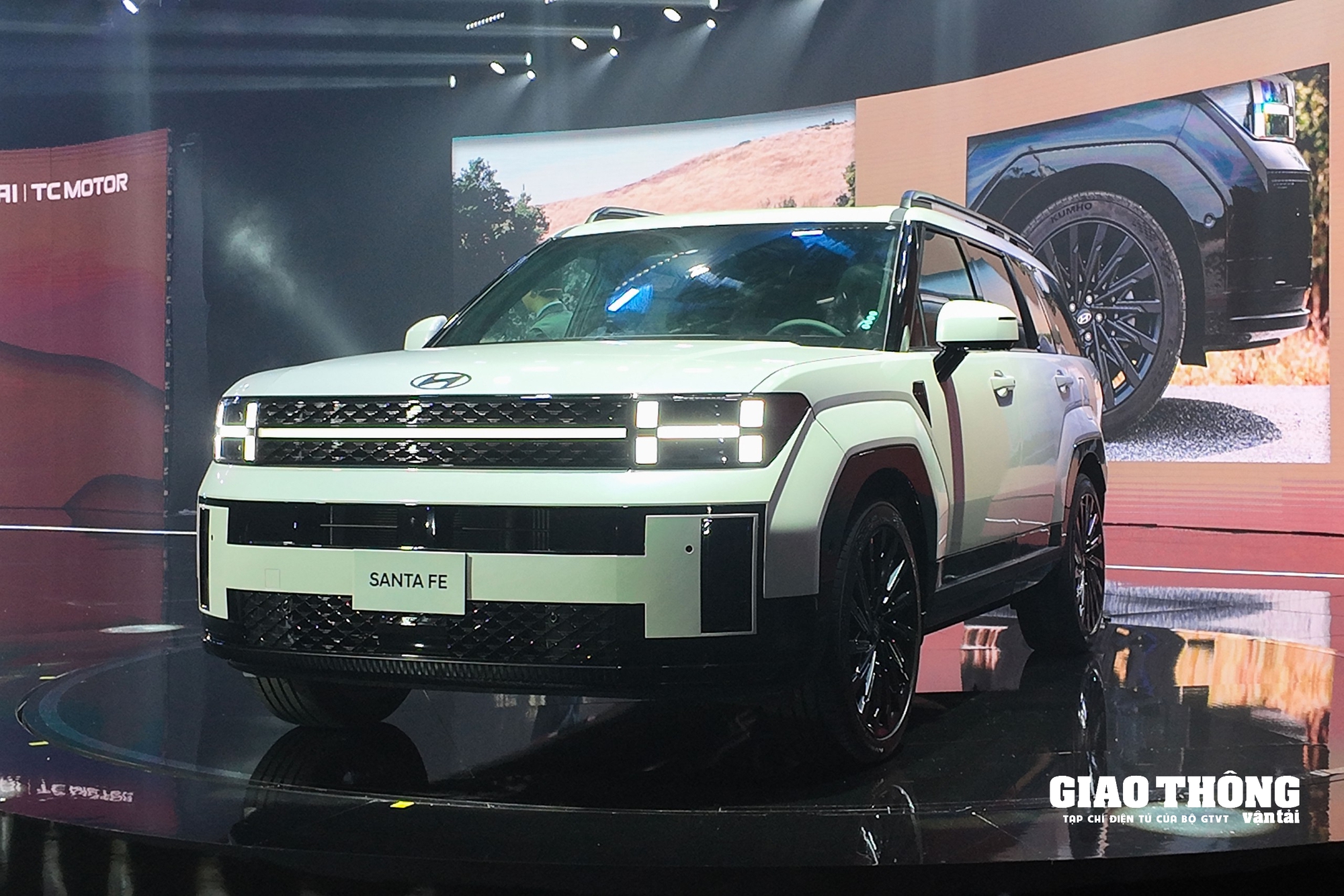 Giá lăn bánh Hyundai Santa Fe 2025, đâu là phiên bản đáng chọn?- Ảnh 1.