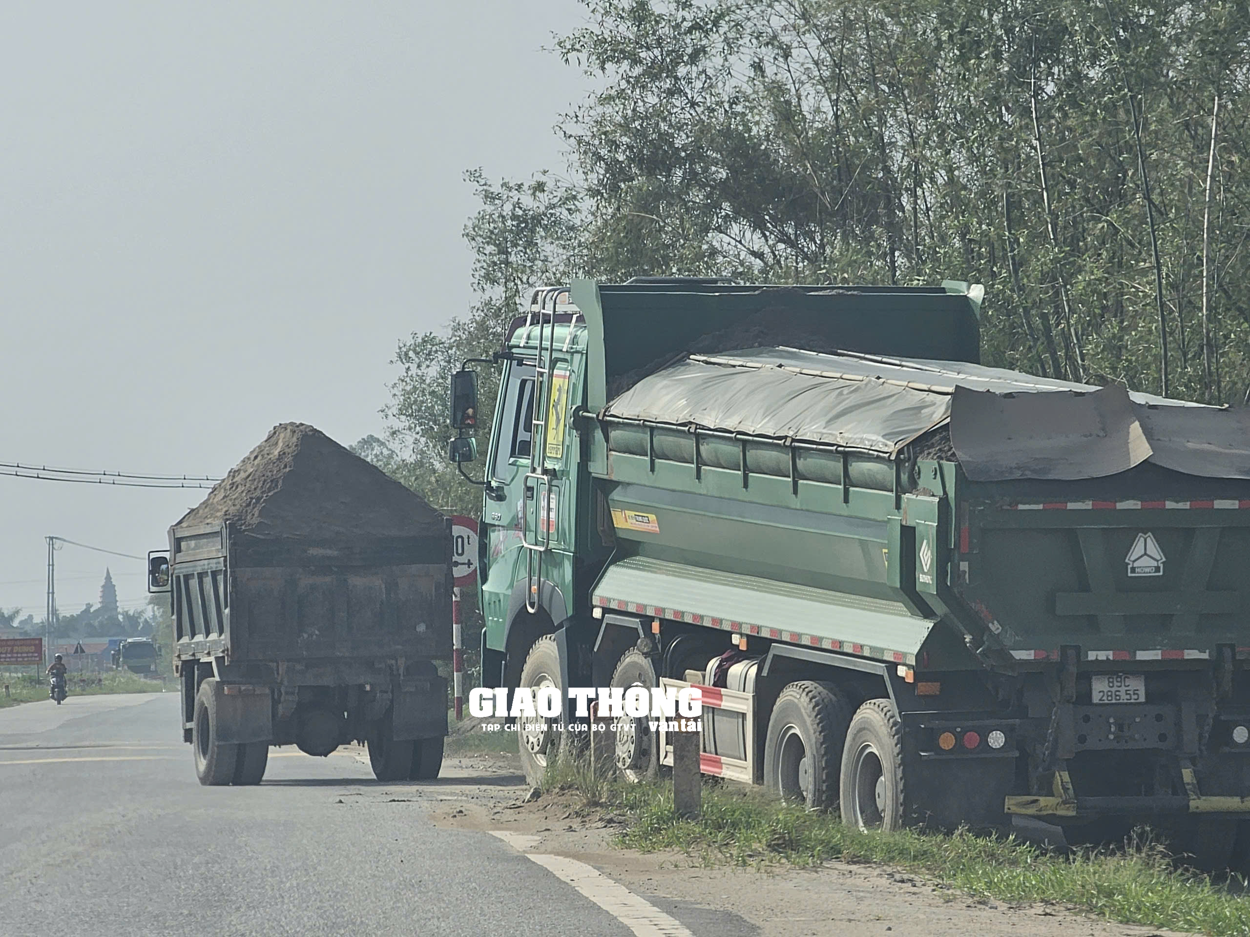 Xe có dấu hiệu quá tải vẫn