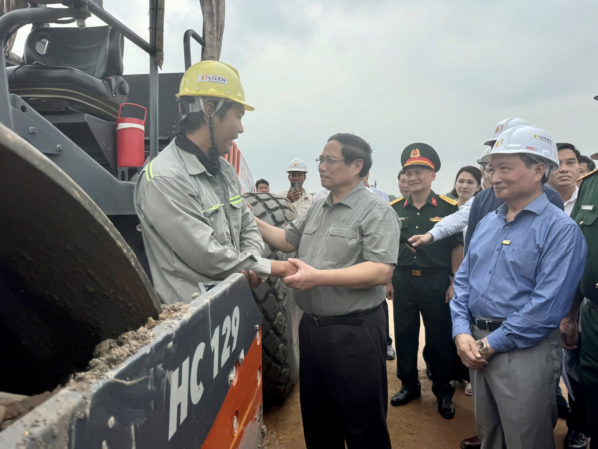 Thủ tướng Phạm Minh Chính kiểm tra tiến độ cao tốc Biên Hoà - Vũng Tàu- Ảnh 6.