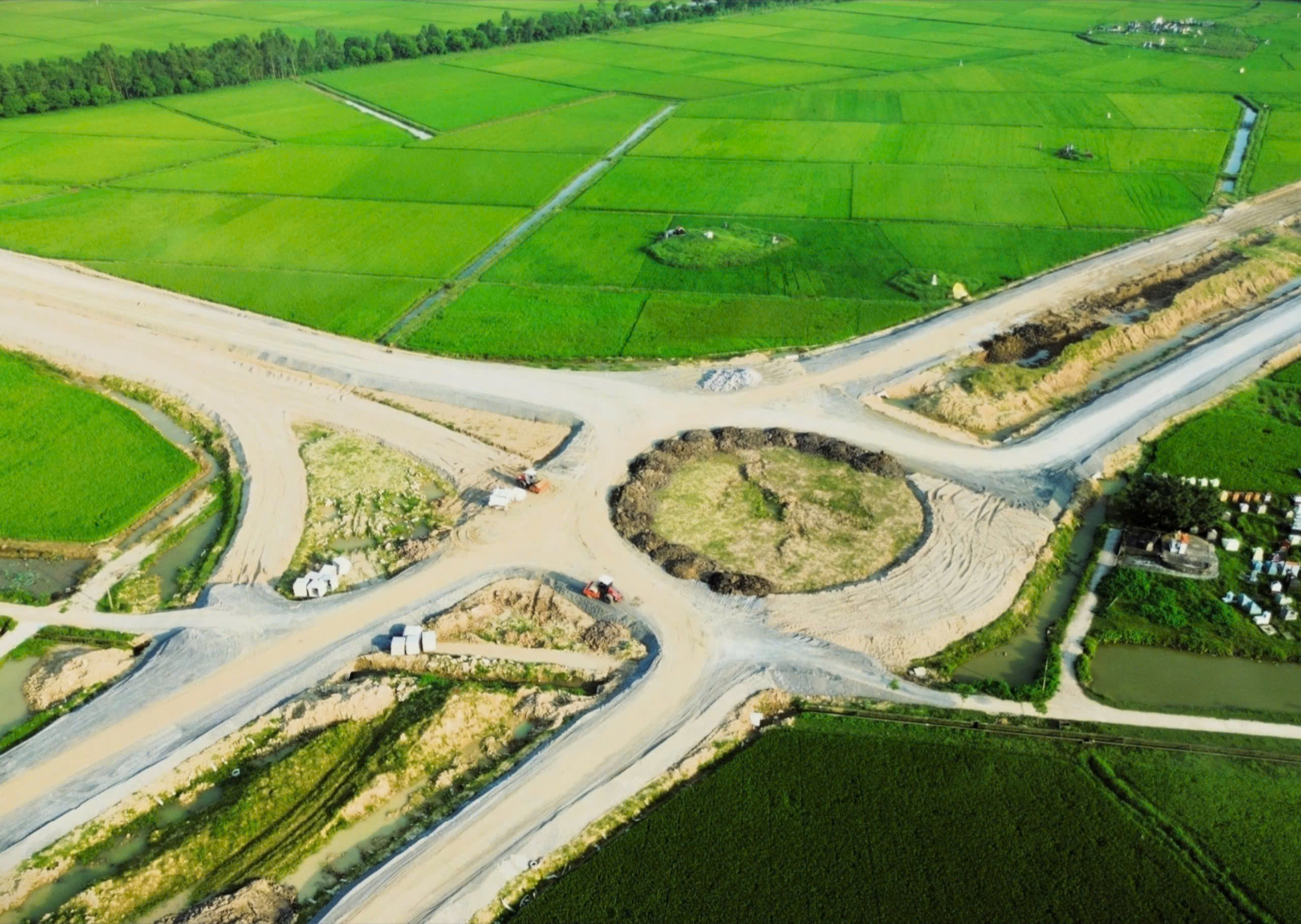 Chùm ảnh: Ngắm dự án gần 3 nghìn tỷ sau hơn 2 tháng khởi công tại tỉnh Hưng Yên - Ảnh 1.