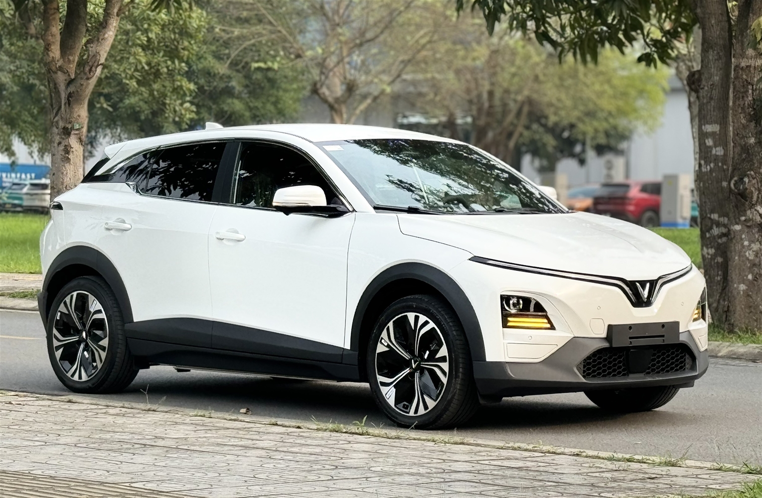 VinFast làm mới tên xe: Đại lý tiết lộ VF6, VF7 đổi trang bị, giá dễ tiếp cận hơn- Ảnh 1.