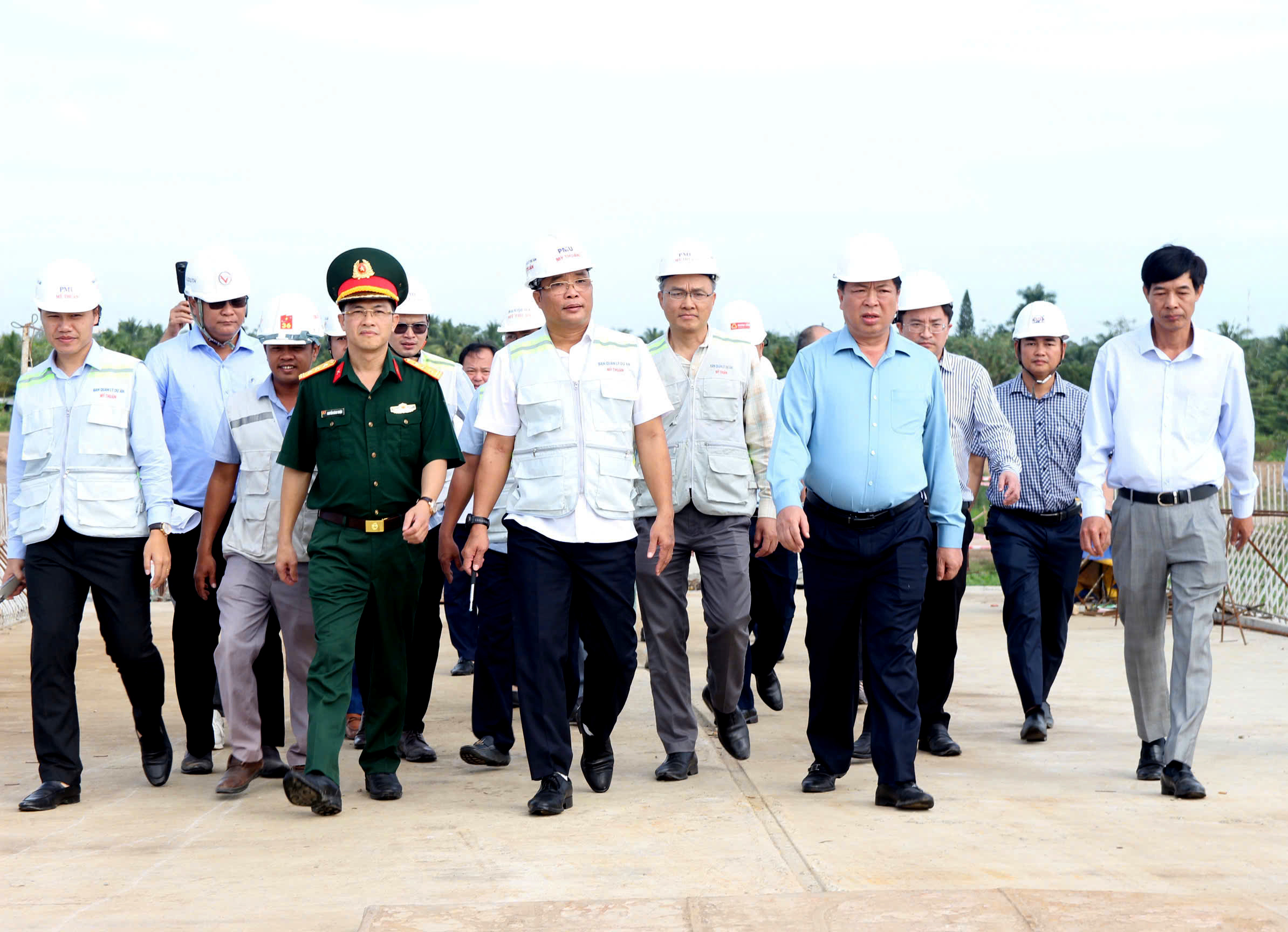 Xuân về trên dự án cao tốc trọng điểm miền Tây- Ảnh 1. Xuân về trên dự án cao tốc trọng điểm miền Tây- Ảnh 1.