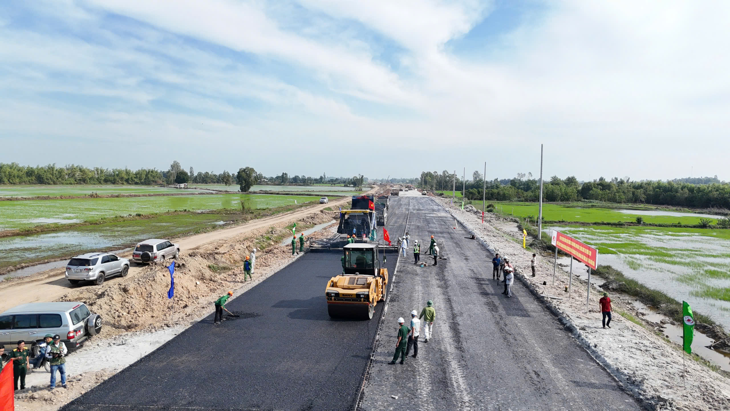 Xuân về trên dự án cao tốc trọng điểm miền Tây- Ảnh 2. Xuân về trên dự án cao tốc trọng điểm miền Tây- Ảnh 2.