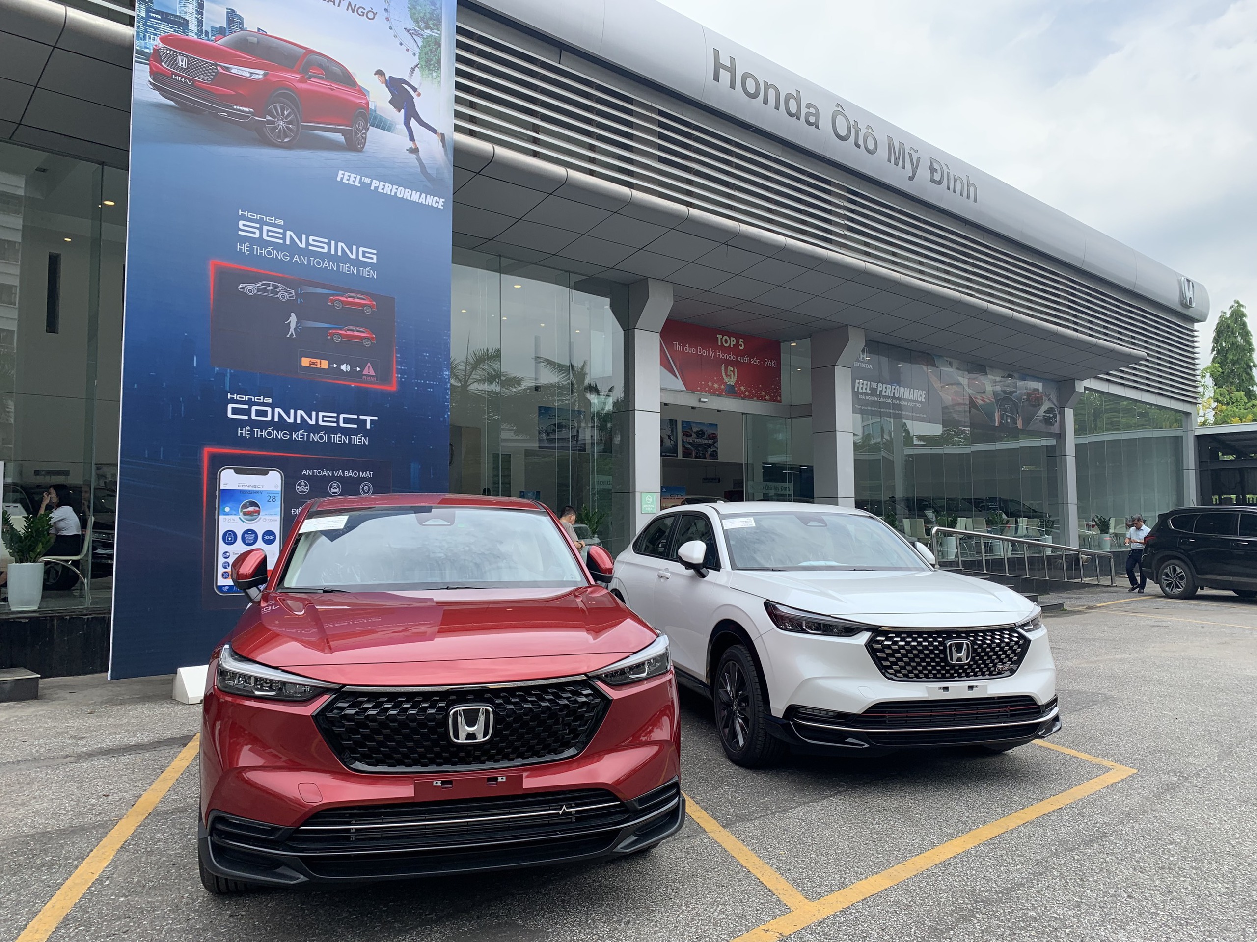 Giá xe Honda HR-V lăn bánh tháng 1/2025: Giảm không phanh đấu Toyota Corolla Cross- Ảnh 1. Giá xe Honda HR-V lăn bánh tháng 1/2025: Giảm không phanh đấu Toyota Corolla Cross- Ảnh 1.