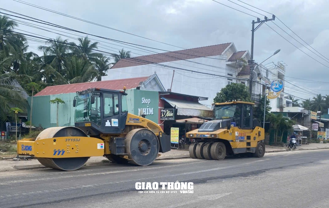 Canh trời, nhà thầu cấp tập vá sửa mặt đường QL1 qua tỉnh Bình Định - Ảnh 9.