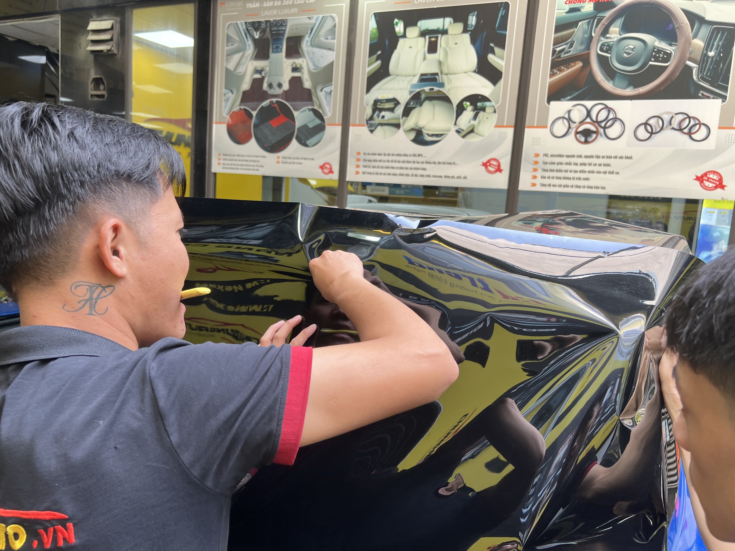 Những dấu hiệu cho thấy phim cách nhiệt ô tô cần thay mới - Ảnh 1.