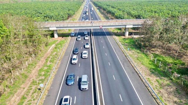 Đồng Nai đẩy nhanh bồi thường, giải phóng mặt bằng dự án cao tốc Phan Thiết - Dầu Giây - Ảnh 1.