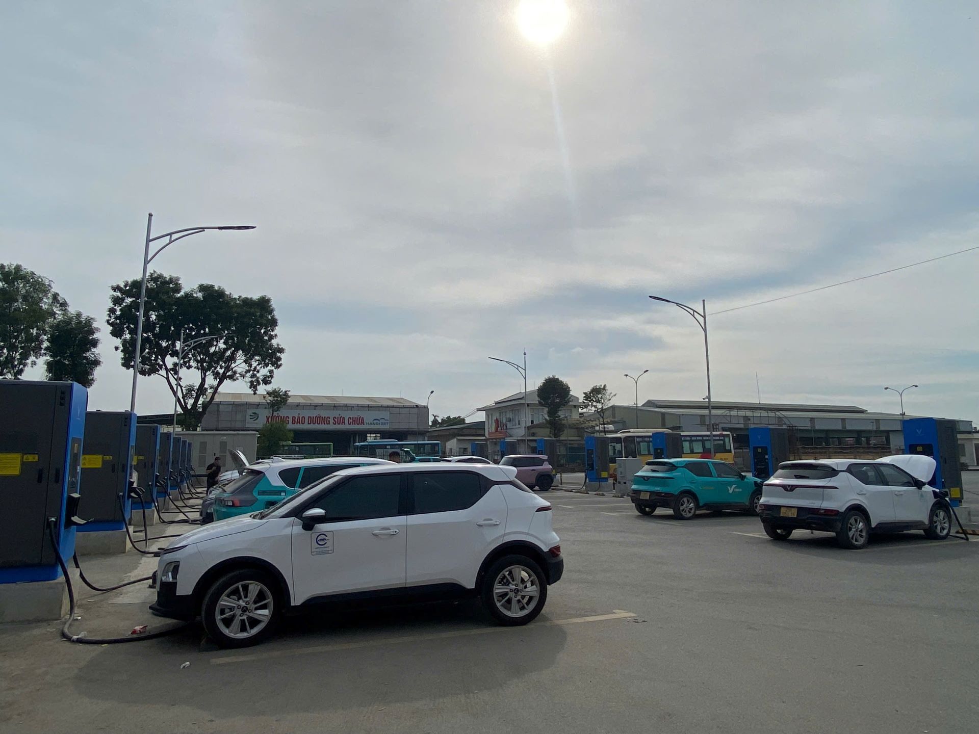 Tài xế dịch vụ Xanh SM: “Hạ tầng sạc mở rộng, thu nhập và chất lượng cuộc sống của tôi nâng cao hơn” - Ảnh 3.