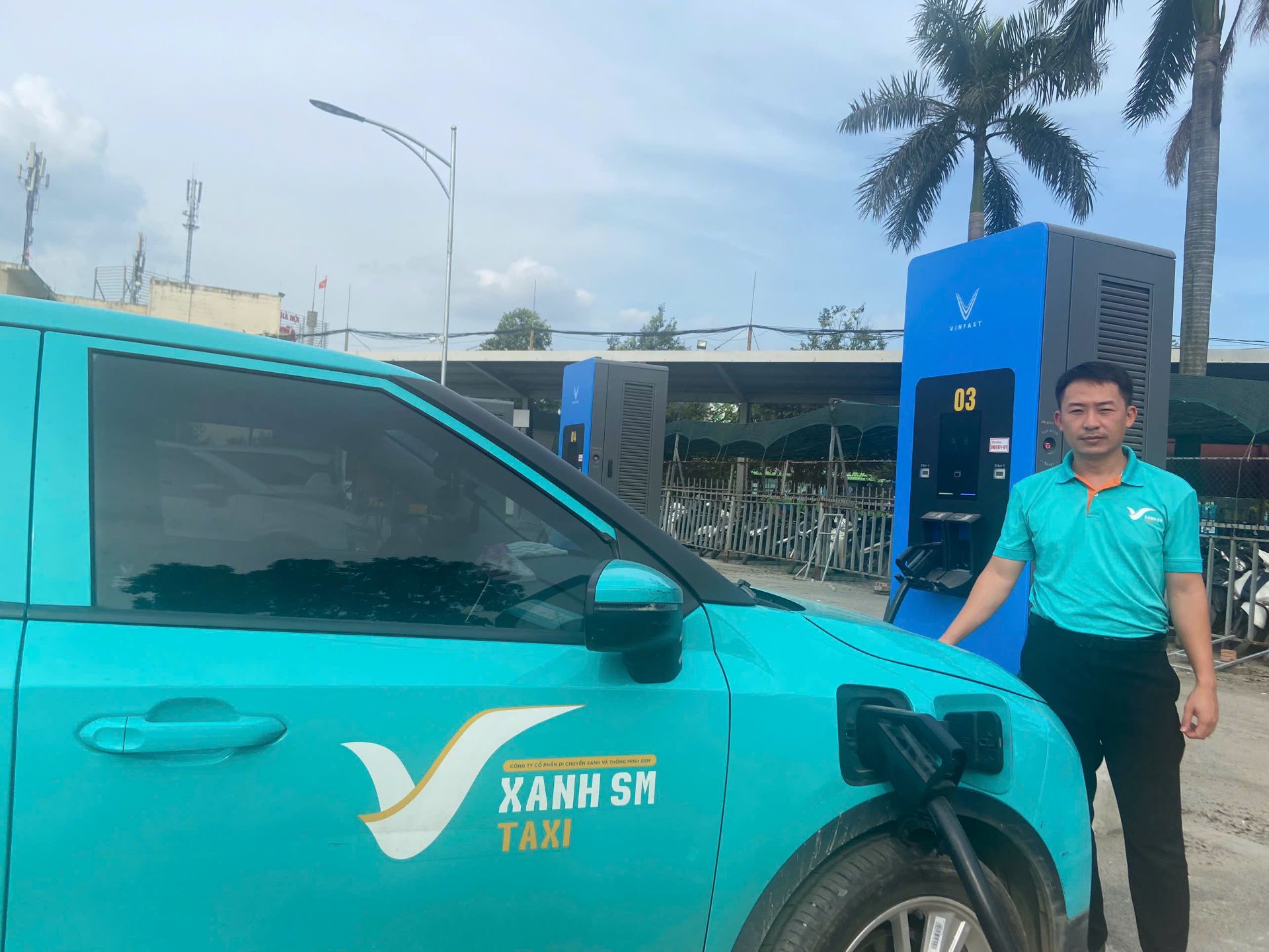 Tài xế dịch vụ Xanh SM: “Hạ tầng sạc mở rộng, thu nhập và chất lượng cuộc sống của tôi nâng cao hơn” - Ảnh 4.