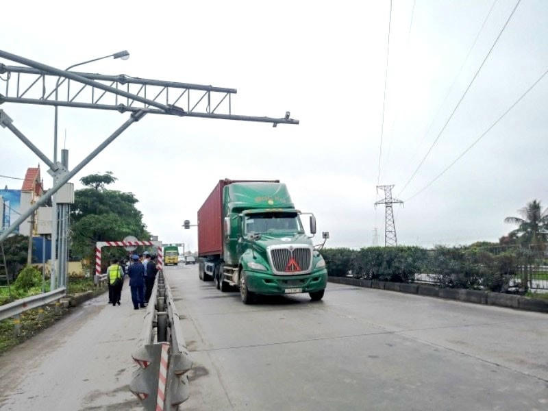 Hà Nội: Đề xuất lắp đặt 4 trạm cân điện tử ngăn chặn xe quá tải - Ảnh 1.