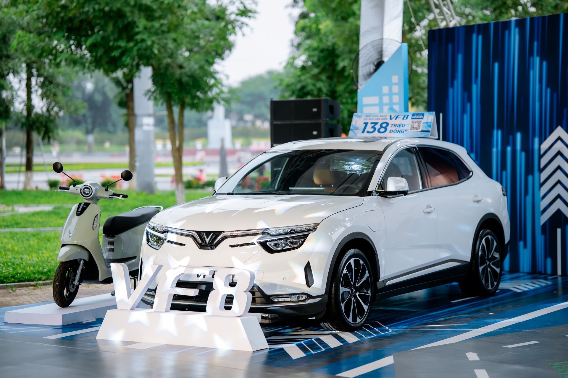 Lý do VF 8 là “người thay đổi cuộc chơi”: Hiệu suất siêu xe, giá bán phổ thông - Ảnh 1.