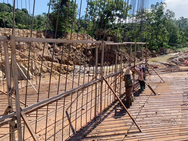 Quảng Ninh: Sớm tháo gỡ vướng mắc, đẩy nhanh tiến độ dự án nâng cấp ĐT345 và ĐT327 - Ảnh 4.