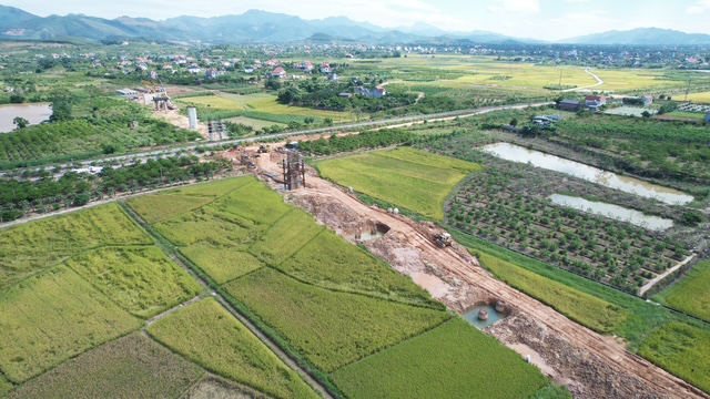 Quảng Ninh: Sớm tháo gỡ vướng mắc, đẩy nhanh tiến độ dự án nâng cấp ĐT345 và ĐT327 - Ảnh 1.