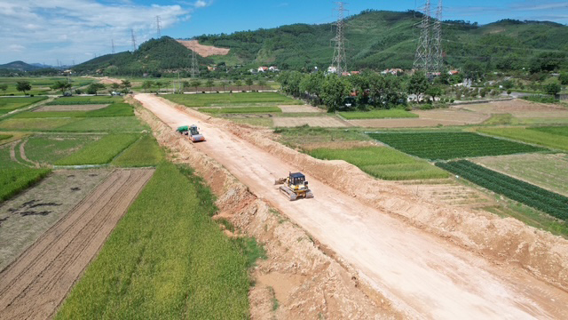 Quảng Ninh: Sớm tháo gỡ vướng mắc, đẩy nhanh tiến độ dự án nâng cấp ĐT345 và ĐT327 - Ảnh 5.
