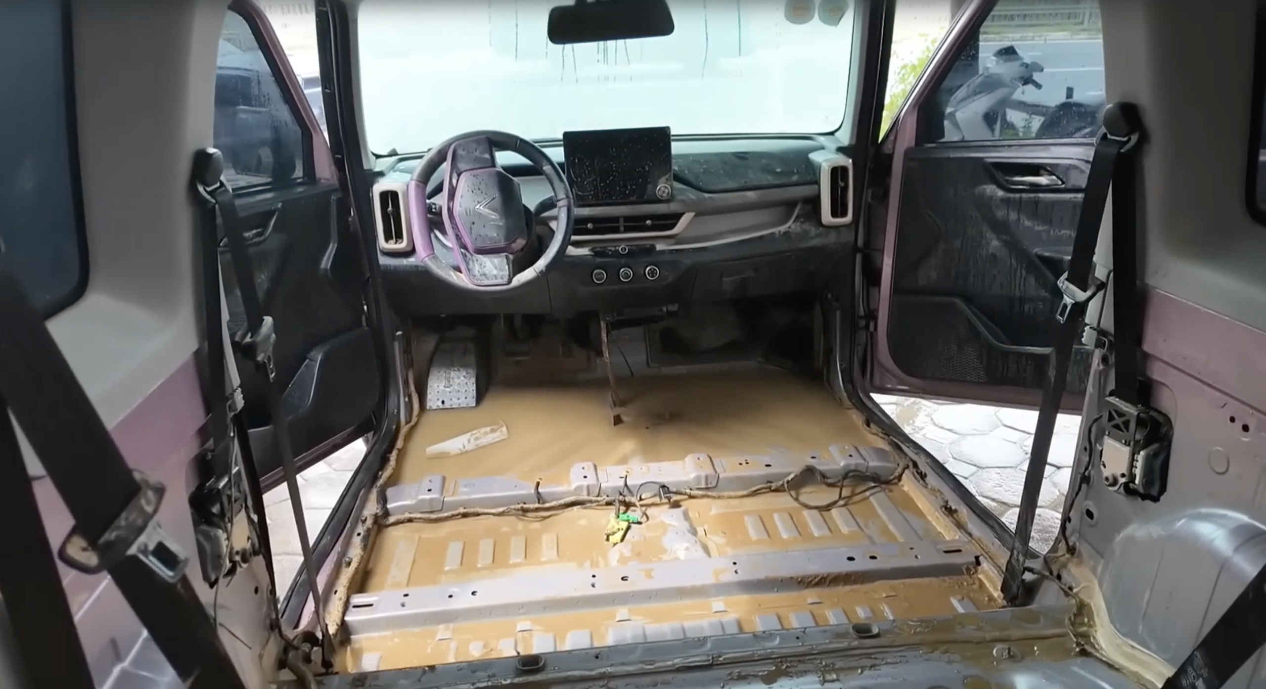 Mua mới hơn 600 triệu, ô tô ngập lũ sửa hơn 500 triệu - Ảnh 2.