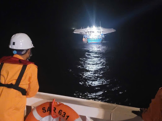 Cứu thành công ngư dân Quảng Ngãi trên vùng biển cách bờ trên 200 hải lý- Ảnh 2.