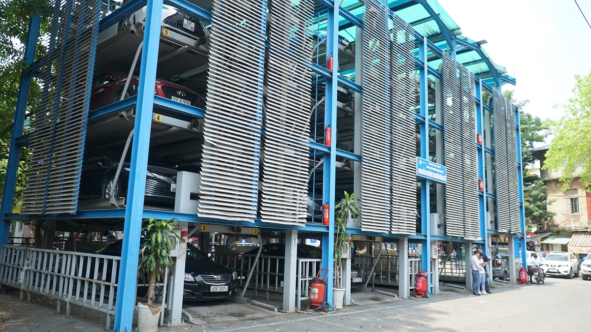 Khuyến khích đầu tư xây dựng, khai thác bãi đỗ xe tại Hà Nội - Ảnh 1.