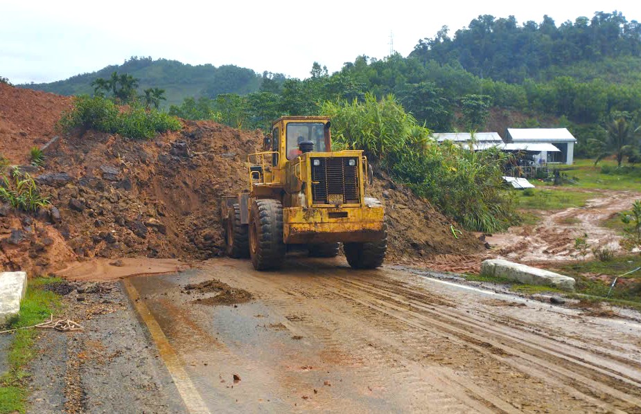 Đà Nẵng công bố tình huống khẩn cấp khắc phục hạ tầng giao thông sau mưa lũ - Ảnh 1.