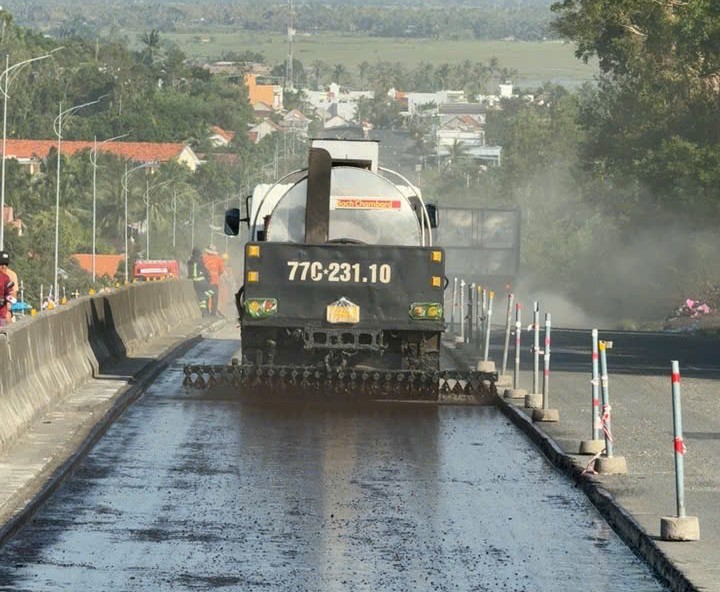 Căng sức đảm bảo giao thông tuyến QL1: Giữ mạch giao thông an toàn, thông suốt - Ảnh 1.