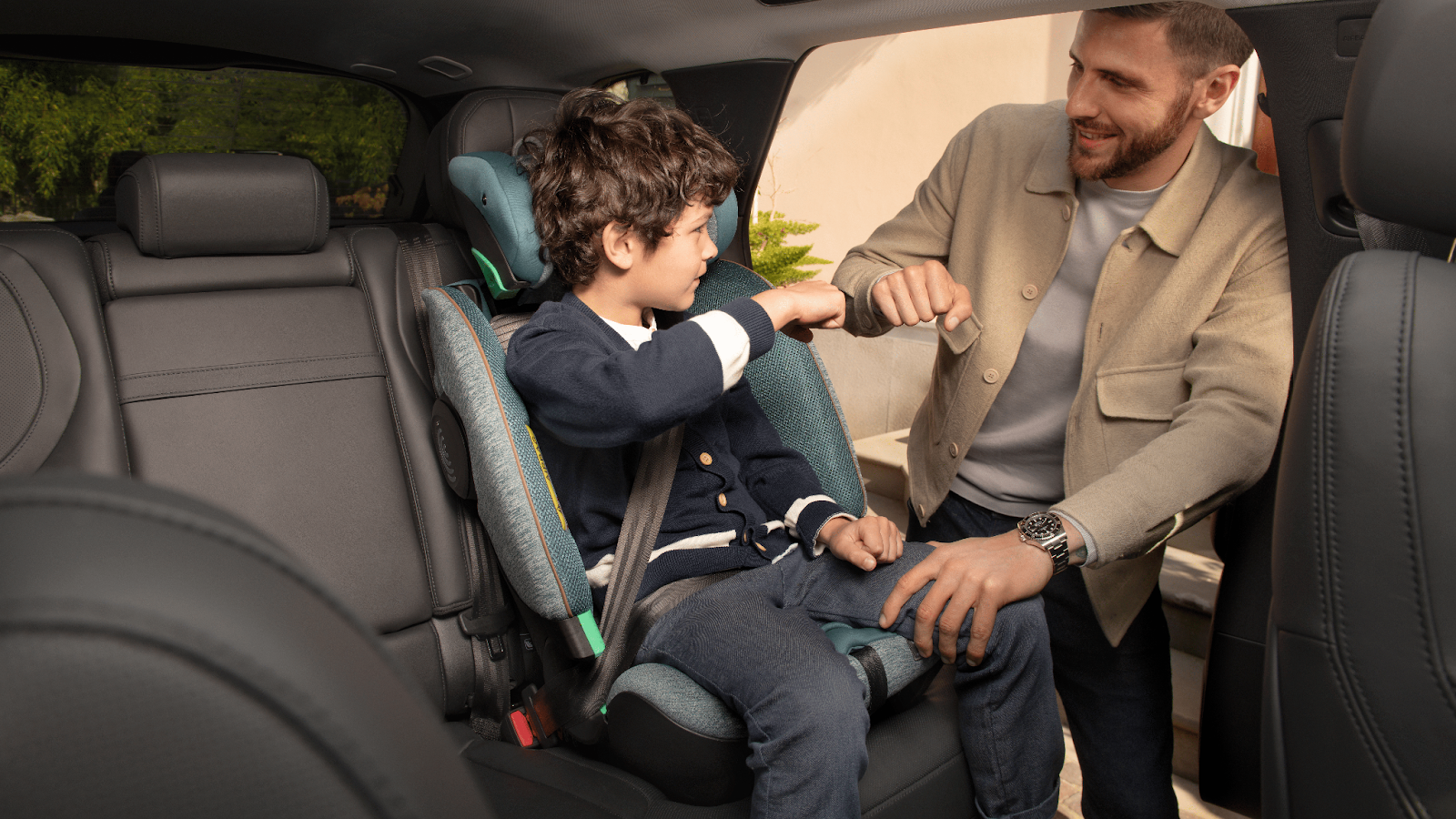 Ô tô kinh doanh dịch vụ có phải lắp ghế trẻ em?