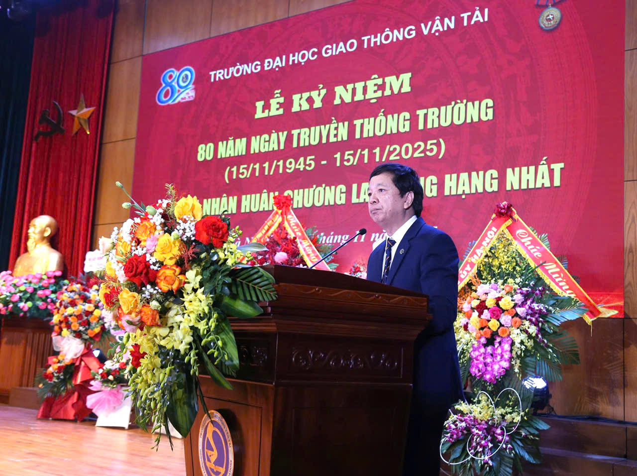 Trường Đại học GTVT đón nhận Huân chương Lao động hạng Nhất - Ảnh 2.