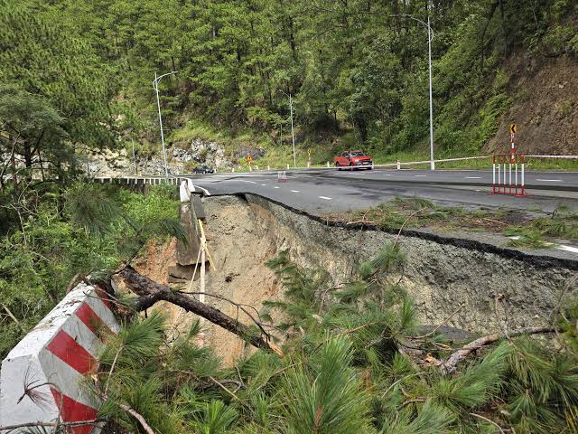 Đèo Prenn bị sạt lở, Lâm Đồng cấm phương tiện lưu thông qua đèo