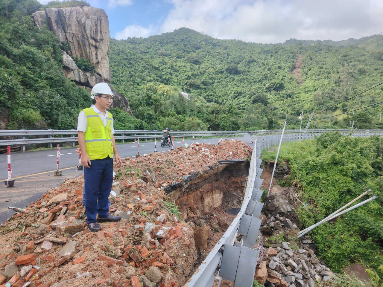 Giải pháp khắc phục thiên tai, bảo đảm giao thông trên các tuyến quốc lộ - Ảnh 2.
