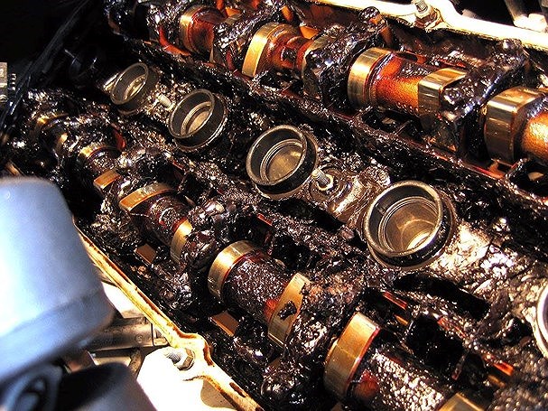 Đi ô tô quên thay dầu và bài học đắt giá phải trả bằng rất nhiều “học phí” - Ảnh 1.