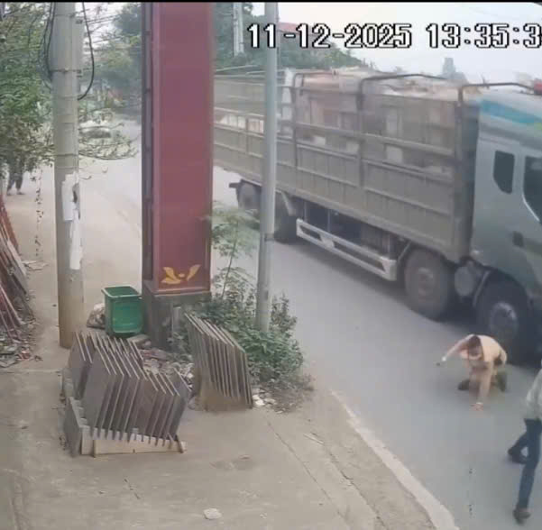 Củng cố hồ sơ, xử lý nghiêm đối tượng đẩy Đại úy CSGT vào đầu xe tải- Ảnh 1.