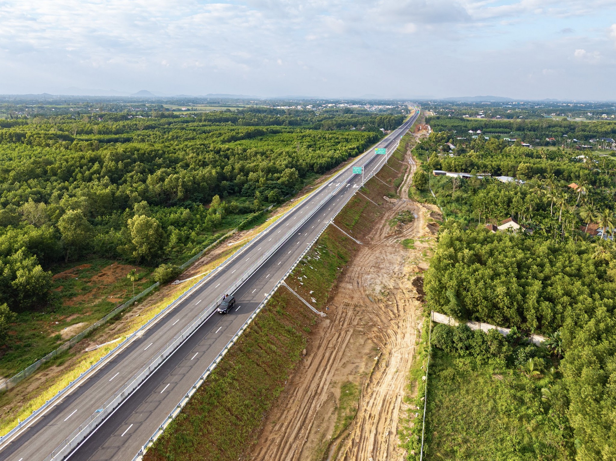 Ngắm cao tốc Quảng Ngãi - Hoài Nhơn trước ngày khánh thành - Ảnh 11.