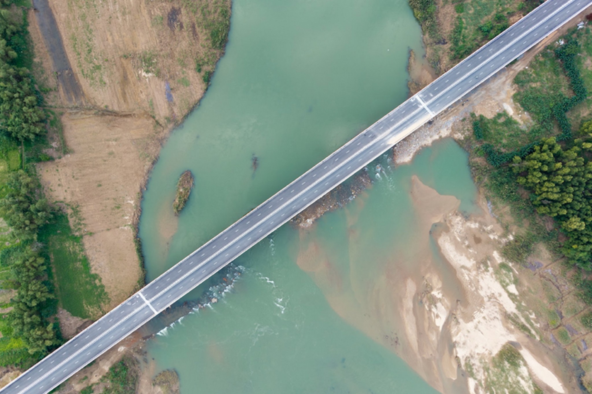 Ngắm cao tốc Quảng Ngãi - Hoài Nhơn trước ngày khánh thành - Ảnh 6.